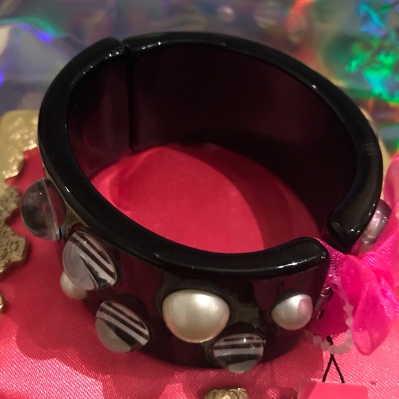 Lucite pearl cuff bracelet Betsey Johnson vintage - Picture 4 of 5